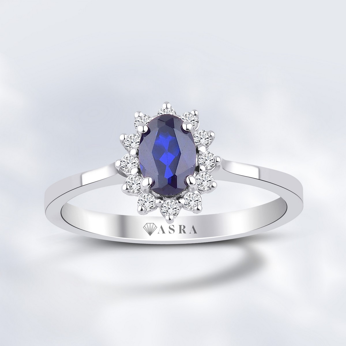 0.72 Karat Pırlanta Oval Safir Yüzük